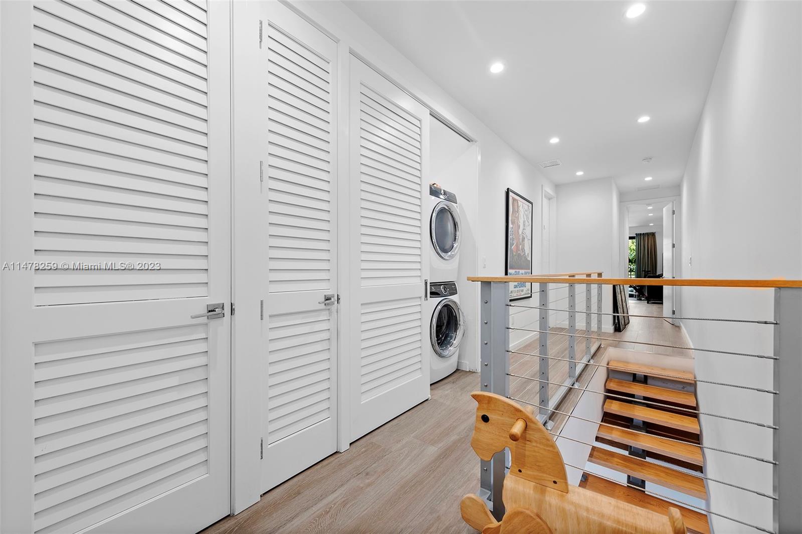 LINCOLN PARK VILLAS CONDO - Residential