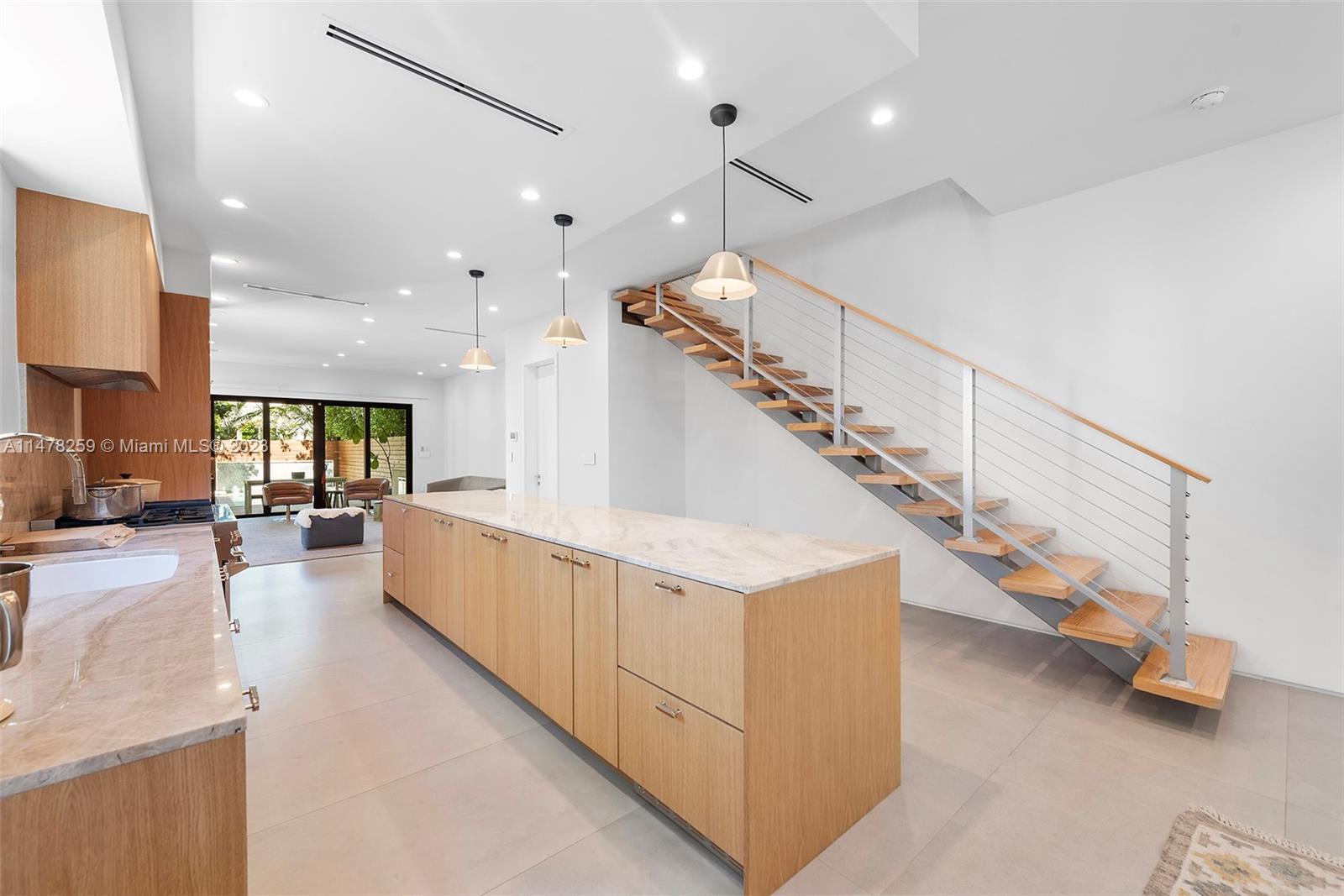 LINCOLN PARK VILLAS CONDO - Residential