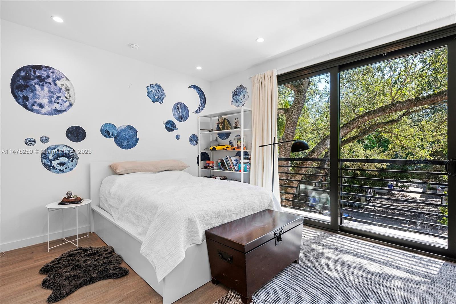 LINCOLN PARK VILLAS CONDO - Residential