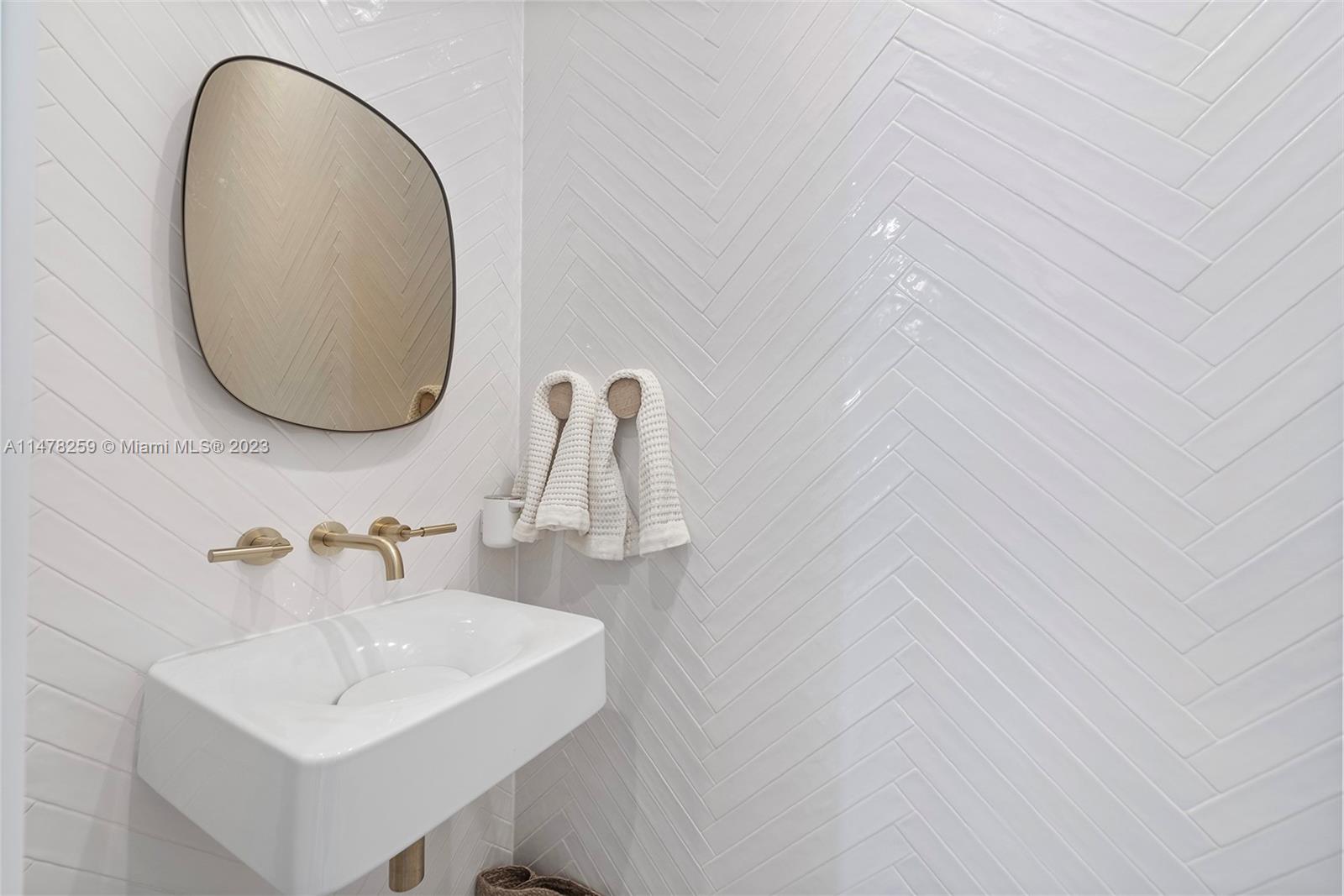 LINCOLN PARK VILLAS CONDO - Residential