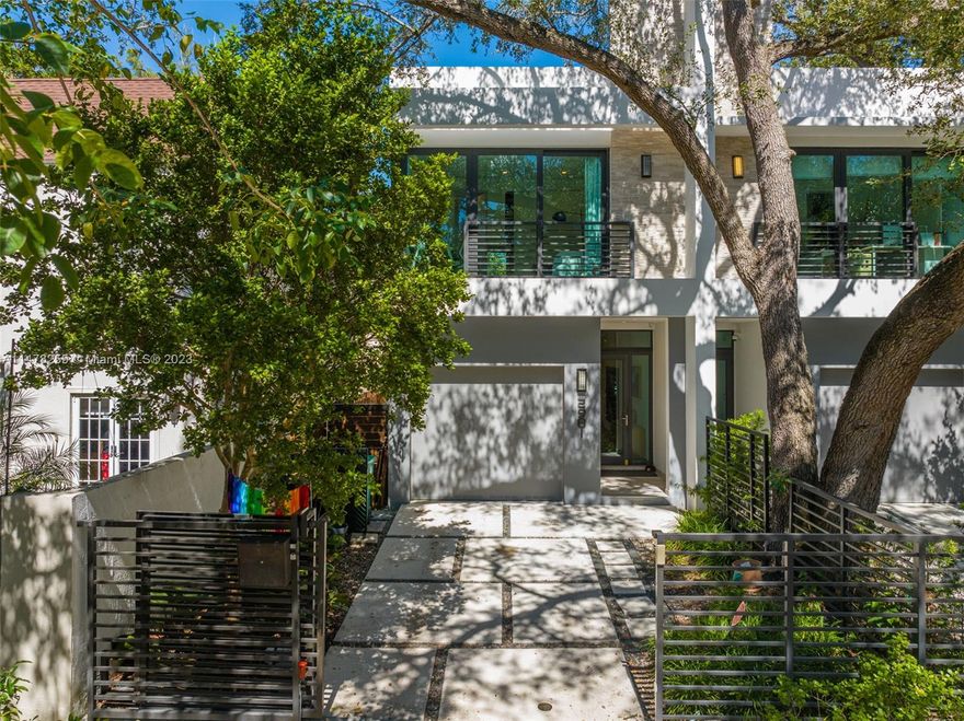 Centrally nestled on prestigious and charming Jackson Ave, this exquisite 2017 luxury modern, light filled townhome offers the essence of refined and easy living. Boasting volume ceilings, 4 spacious bedrooms, and 4 large bathrooms. Need more space? - Provision for 5th bedroom and full bath, already acceptable and permissible enclosing the garage. Open kitchen was completely remodeled in 2022. Sleek Danish finishes, extensive island and high end appliances. Enjoy private, yet relaxing resort-style living/ entertaining with a sparkling pool. Enjoy low bills with 38 solar panels, 2 Tesla power walls. Easy to maintain. Walking distance to several parks, recreation, restaurants, entertainment, A-grade schools. A masterpiece of contemporary refinement awaits you in the heart of Coconut Grove.