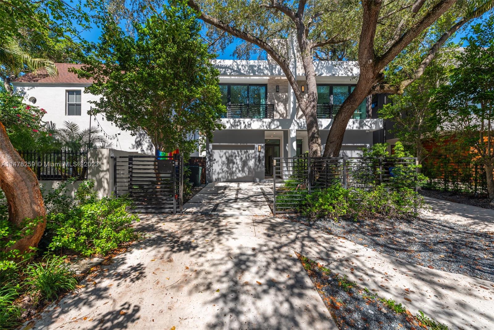 LINCOLN PARK VILLAS CONDO - Residential