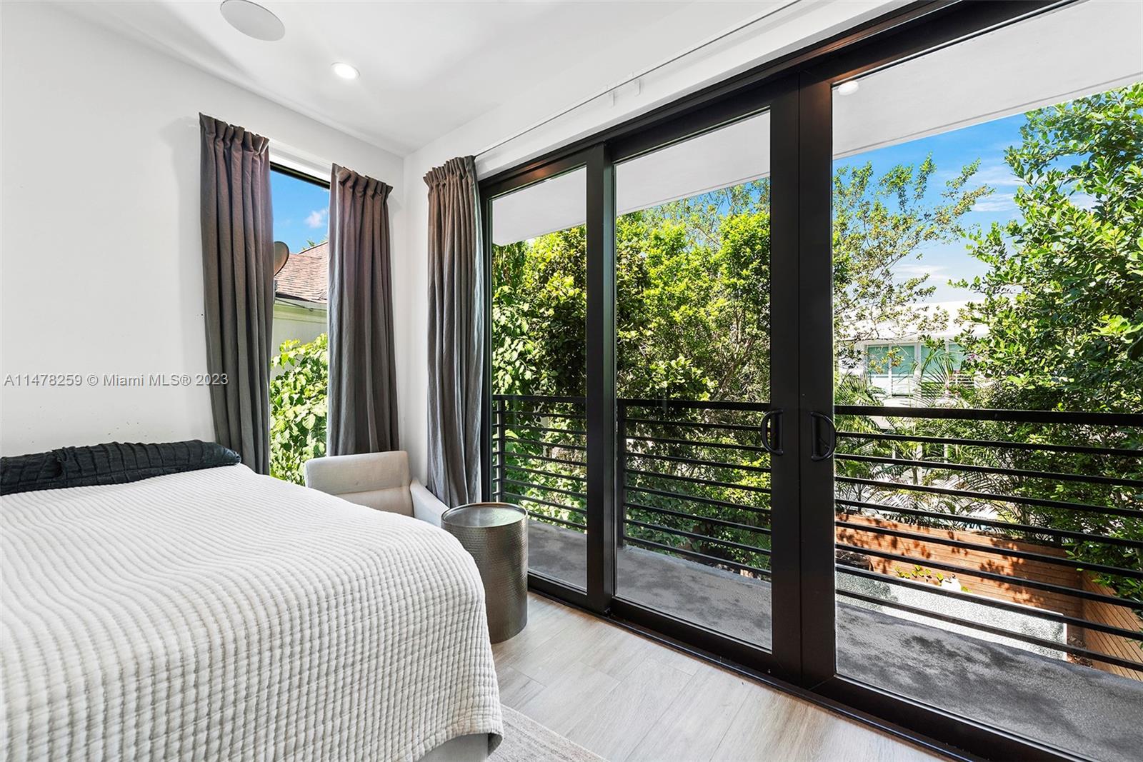 LINCOLN PARK VILLAS CONDO - Residential