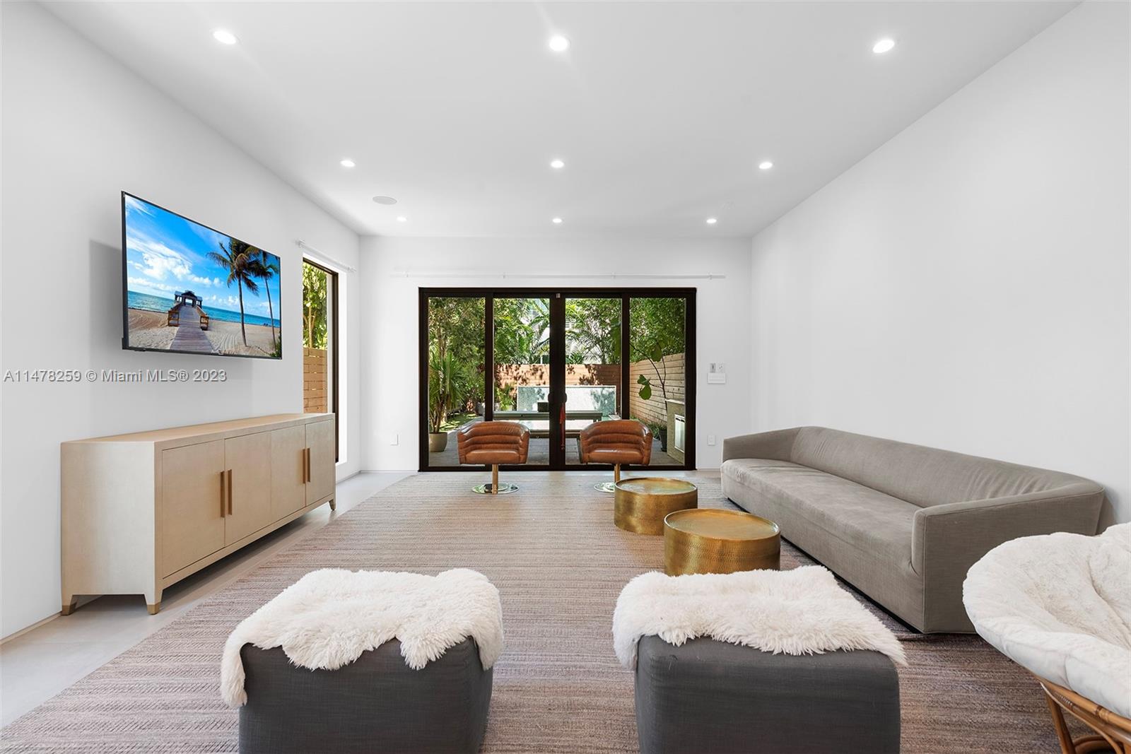 LINCOLN PARK VILLAS CONDO - Residential