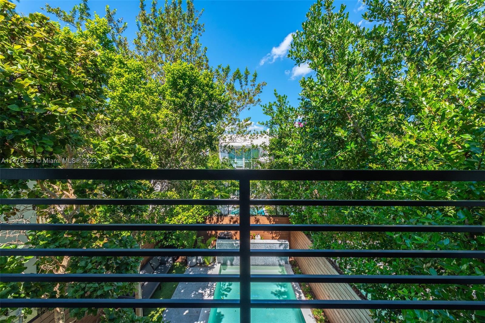 LINCOLN PARK VILLAS CONDO - Residential