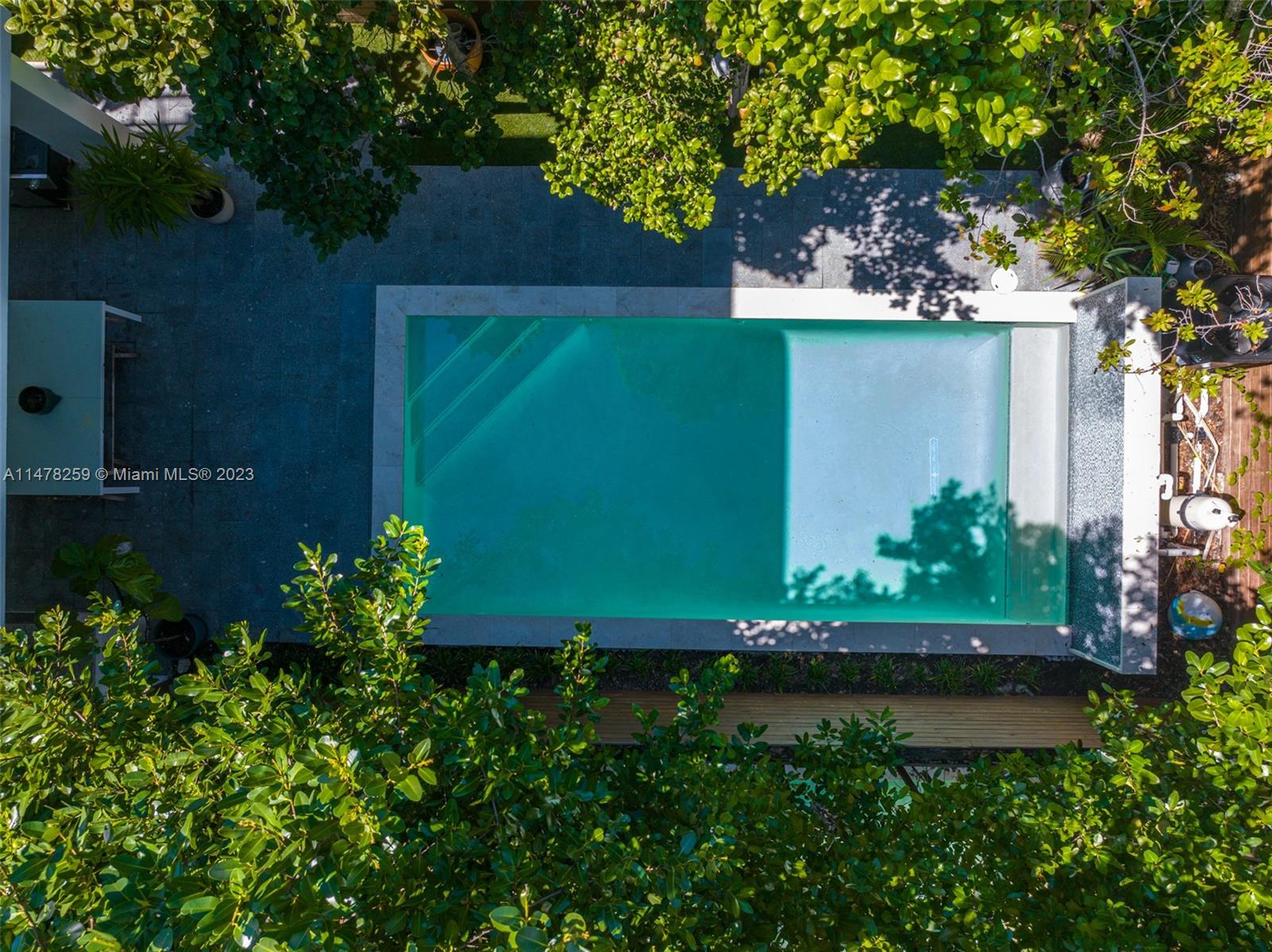 LINCOLN PARK VILLAS CONDO - Residential