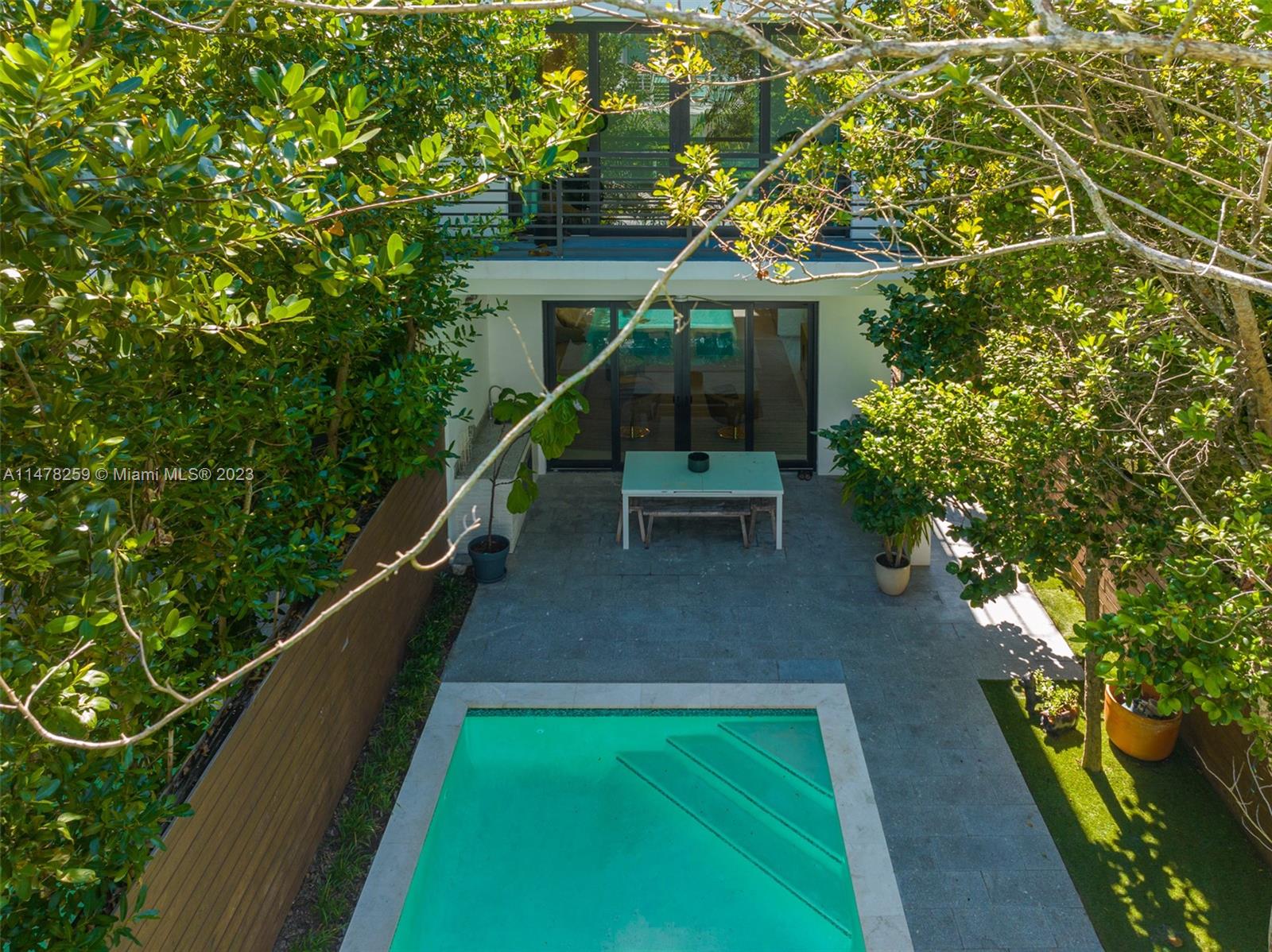 LINCOLN PARK VILLAS CONDO - Residential