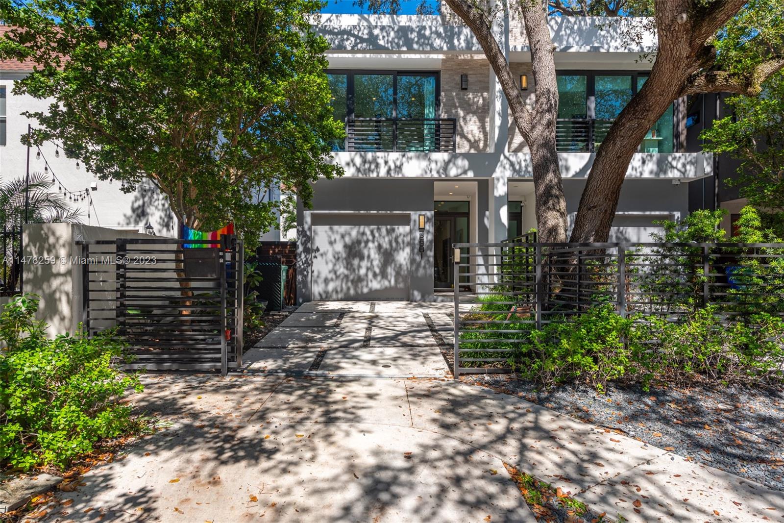 LINCOLN PARK VILLAS CONDO - Residential