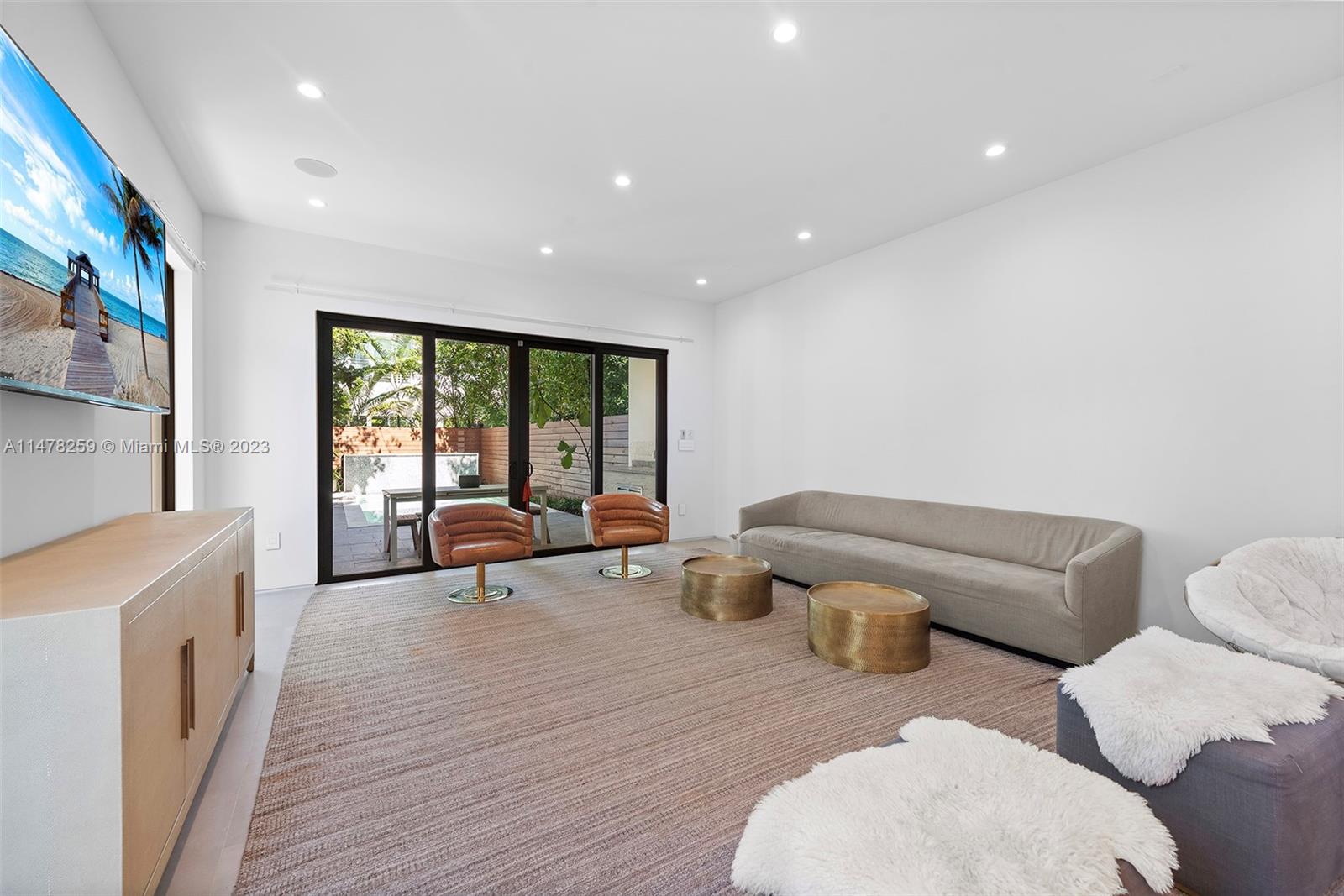 LINCOLN PARK VILLAS CONDO - Residential