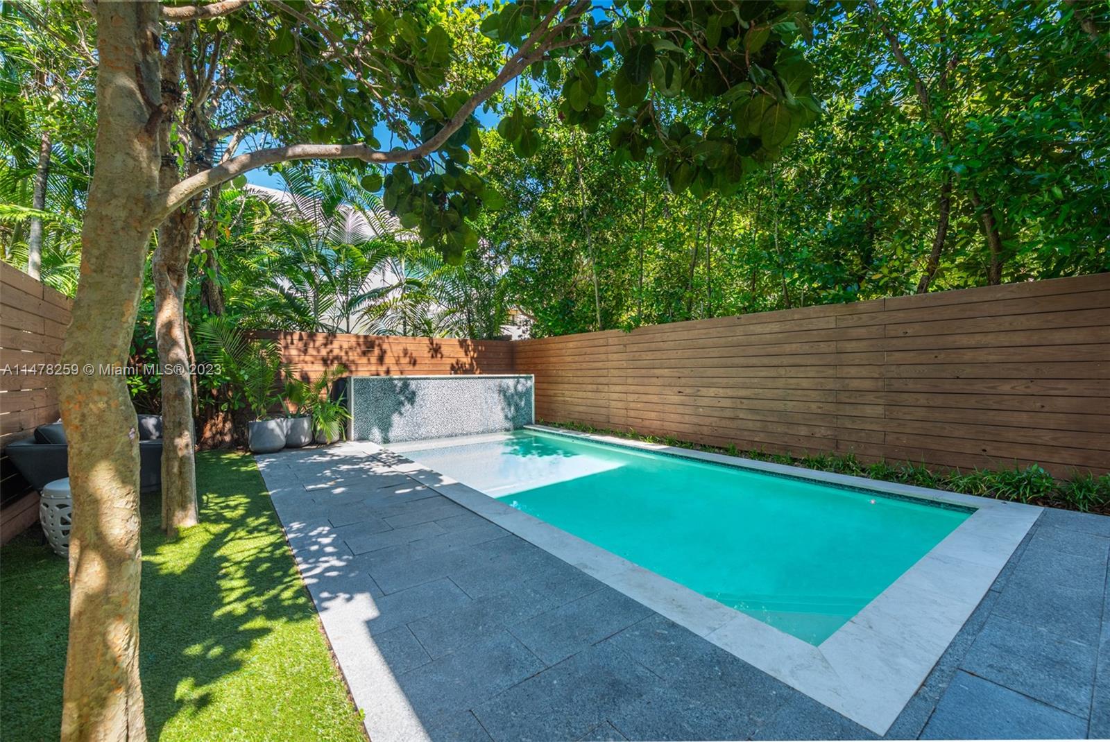 LINCOLN PARK VILLAS CONDO - Residential