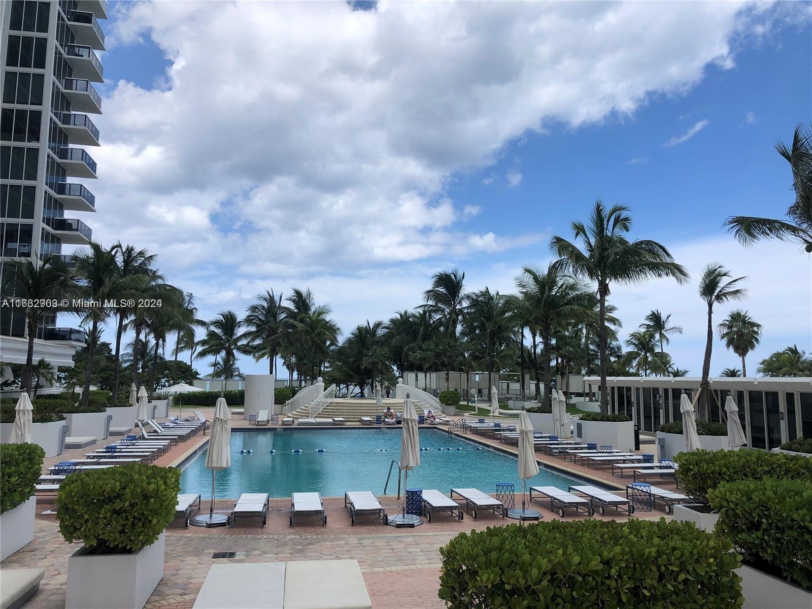 10275 Collins Ave 929