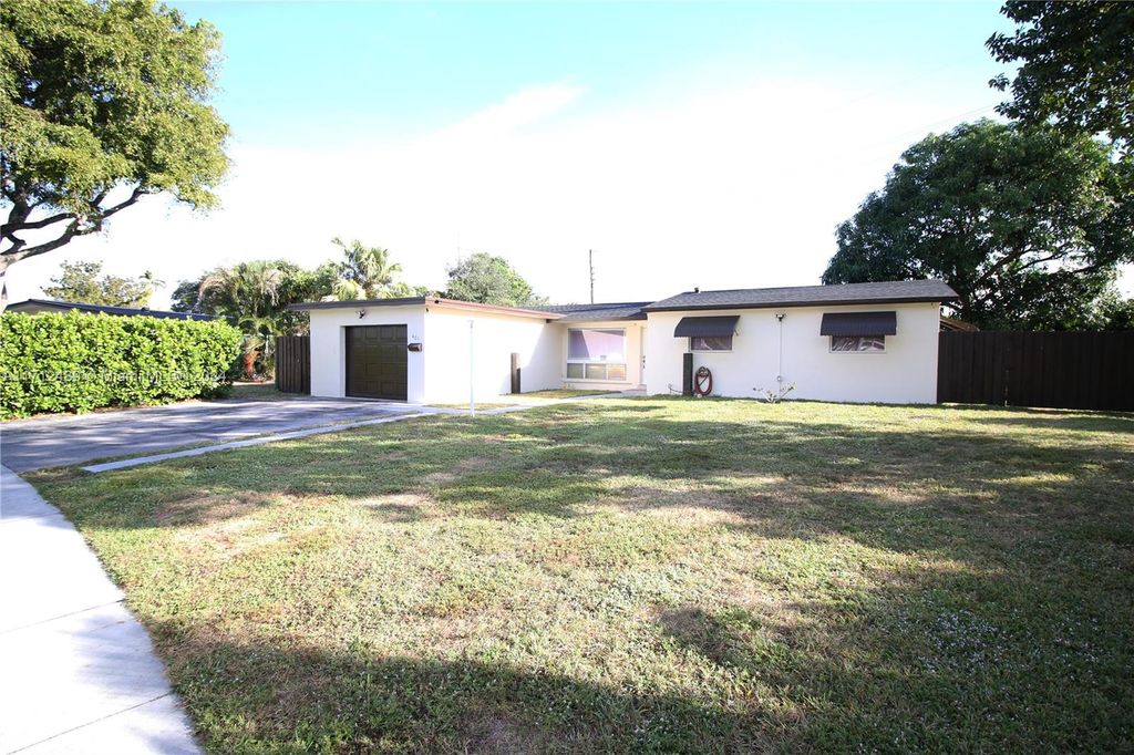 Photo of 401 SW 64th Parkway, Pembroke Pines, FL 33023 (MLS # A11712489)
