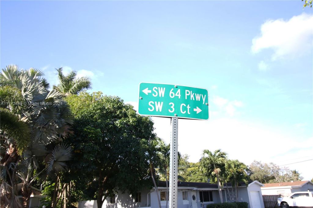 Photo of 401 SW 64th Parkway, Pembroke Pines, FL 33023 (MLS # A11712489)