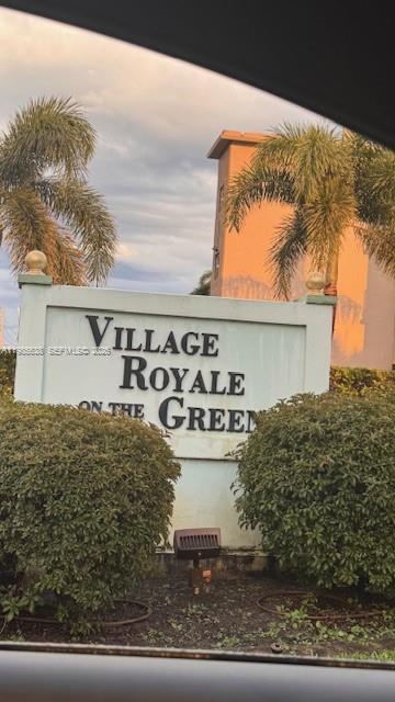 VILLAGE ROYALE GREENWOOD - Residential Lease