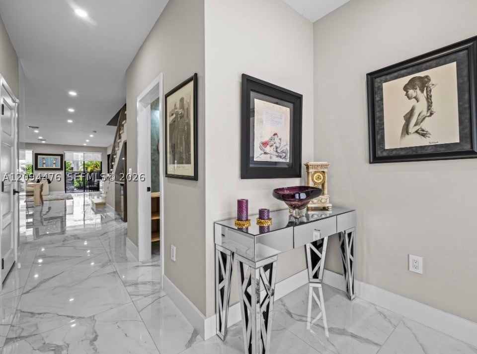 307 SW 10th St