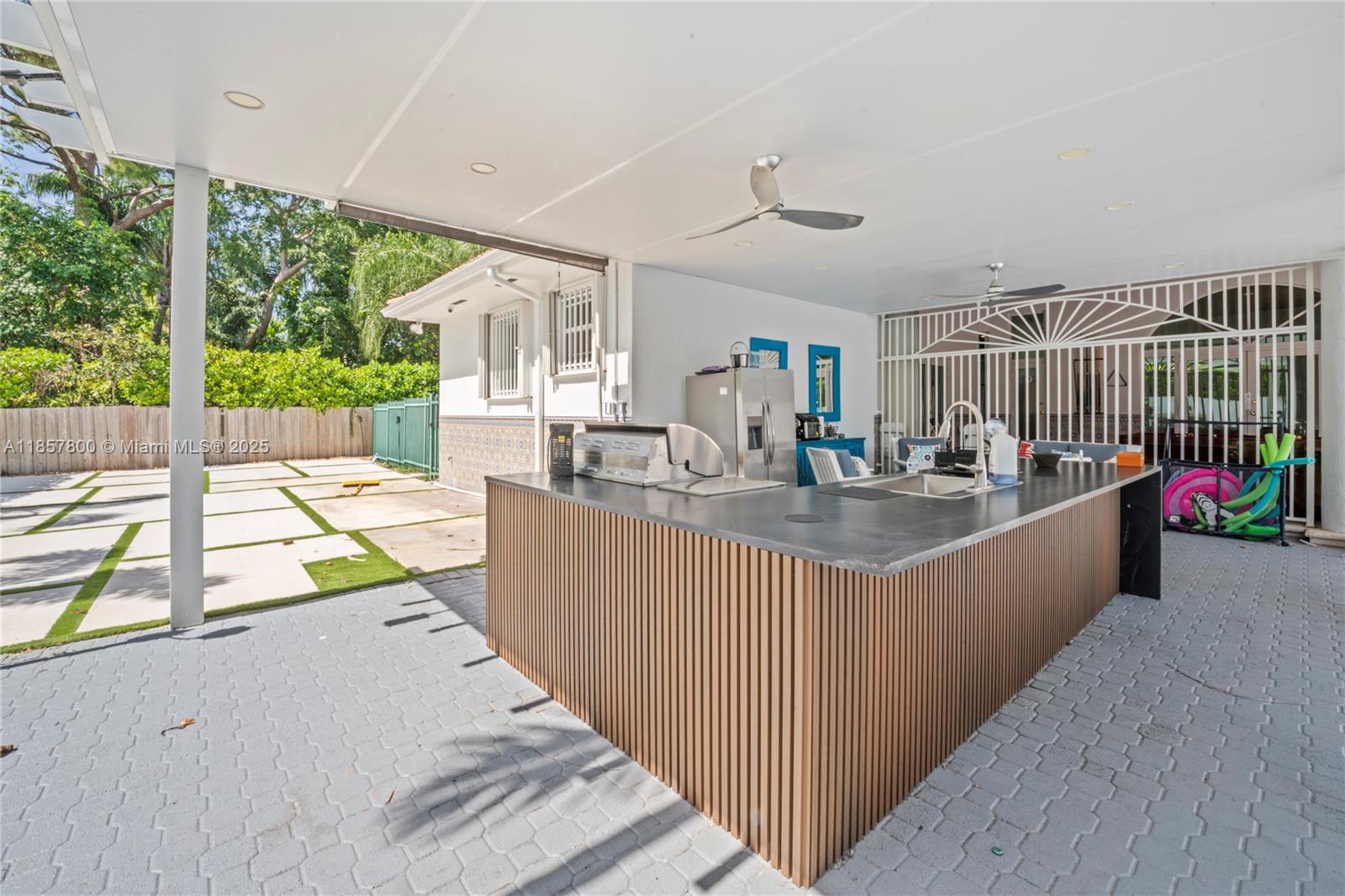 BEVERLY HILLS - Residential