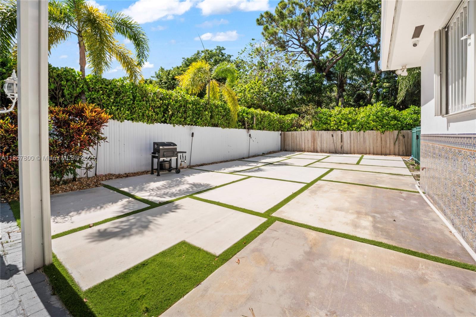 BEVERLY HILLS - Residential