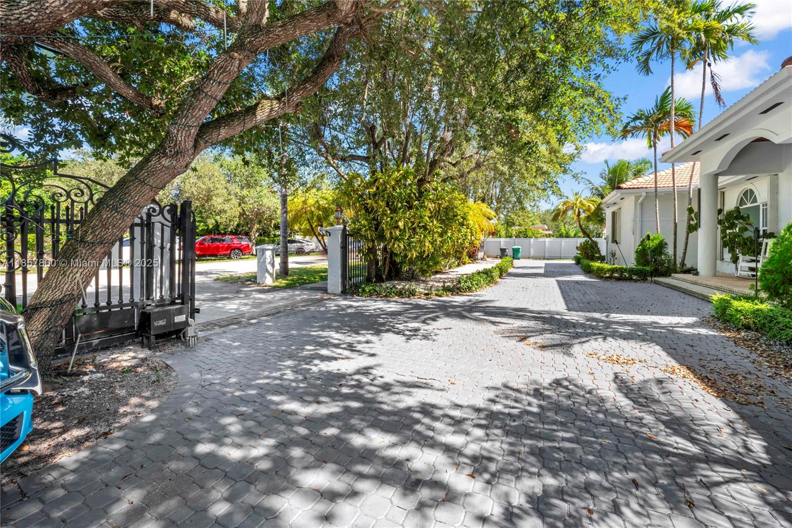 BEVERLY HILLS - Residential