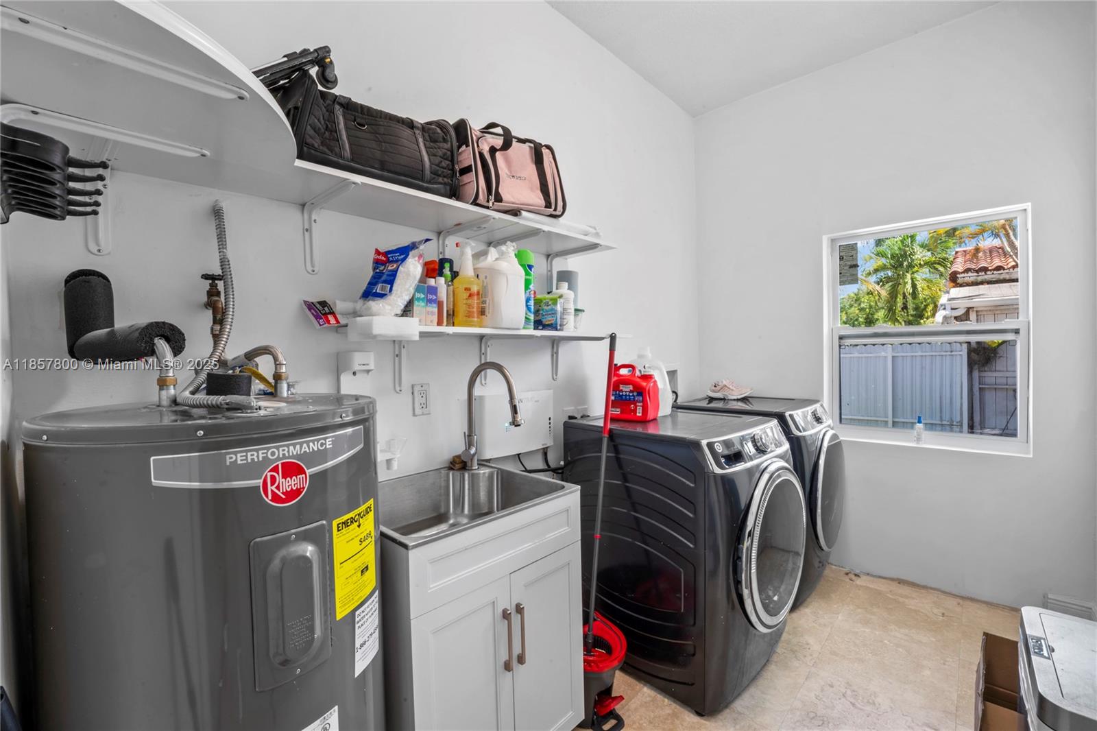 BEVERLY HILLS - Residential