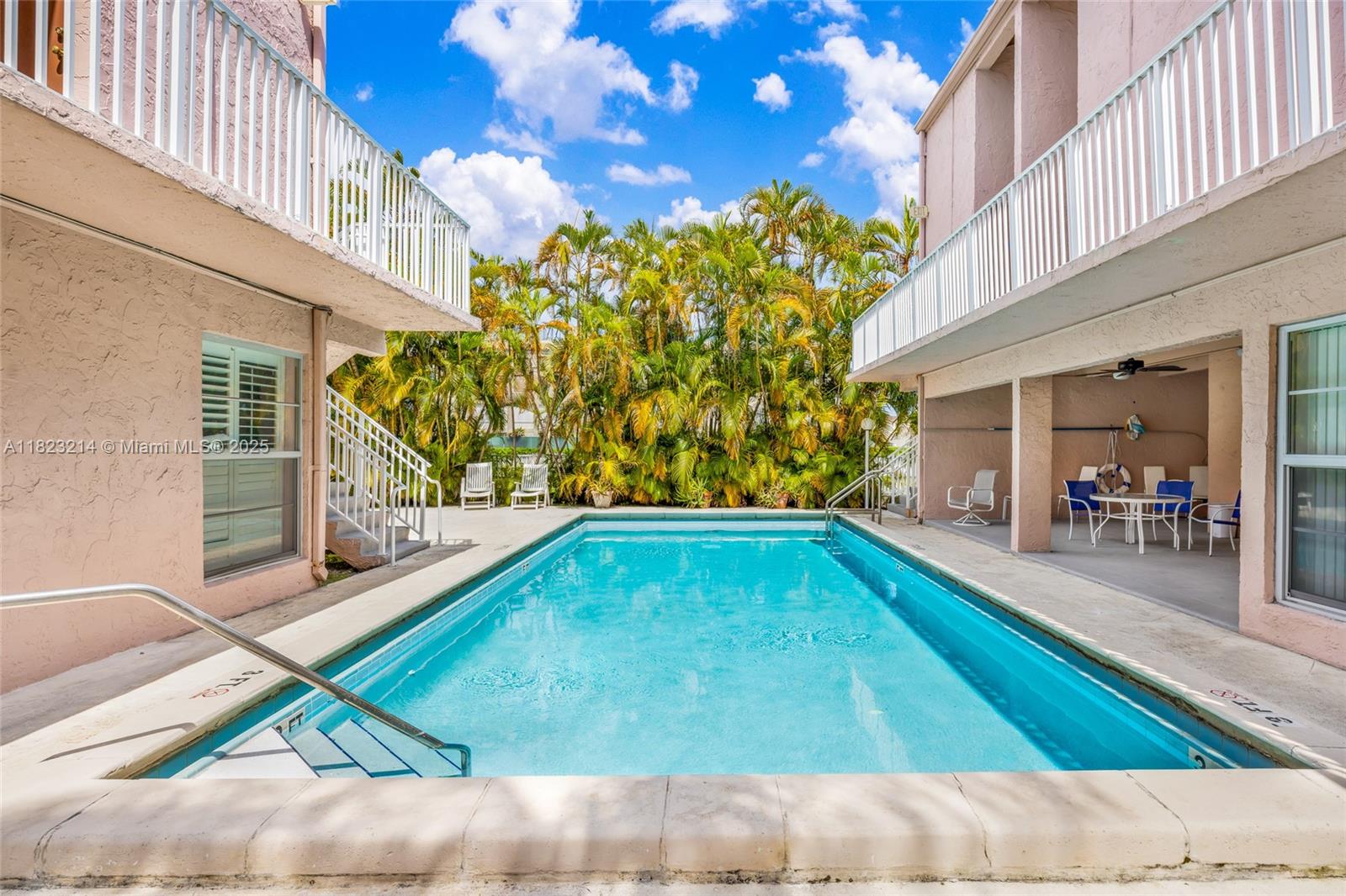 449 Swallow Dr 11, Miami Springs, Miami-Dade County, Florida - 1 Bedrooms  
1 Bathrooms - 
