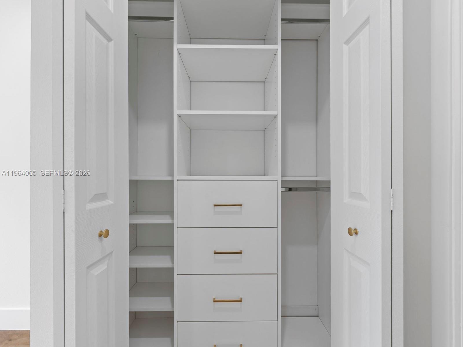 VILLAGE OF KINGS CREEK CO - Residential