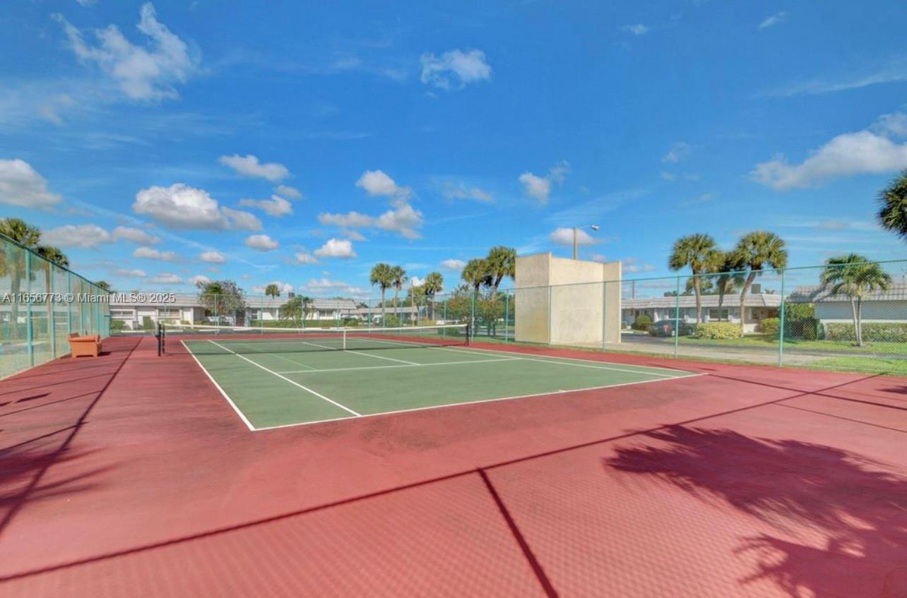 CRESTHAVEN CONDO TOWNHOME - Residential