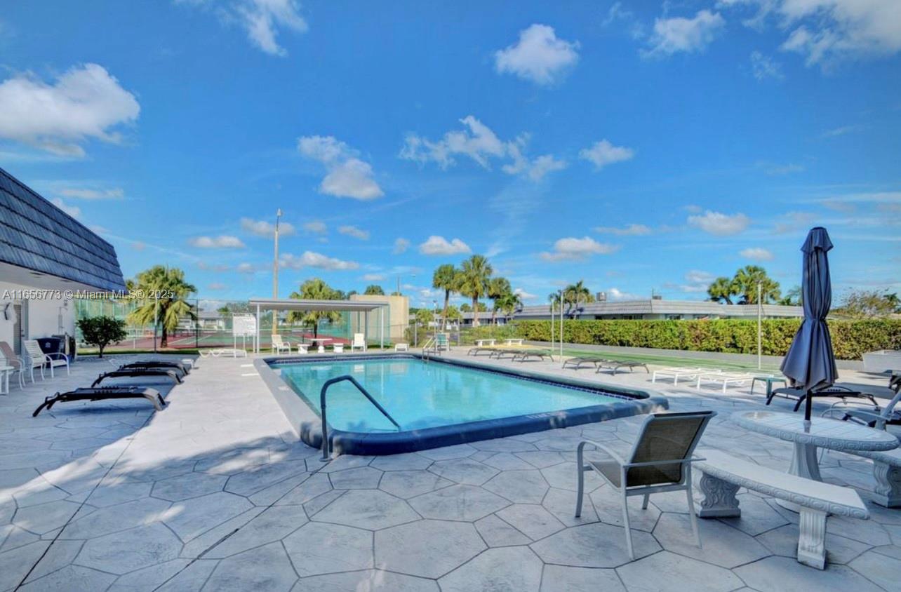 CRESTHAVEN CONDO TOWNHOME - Residential