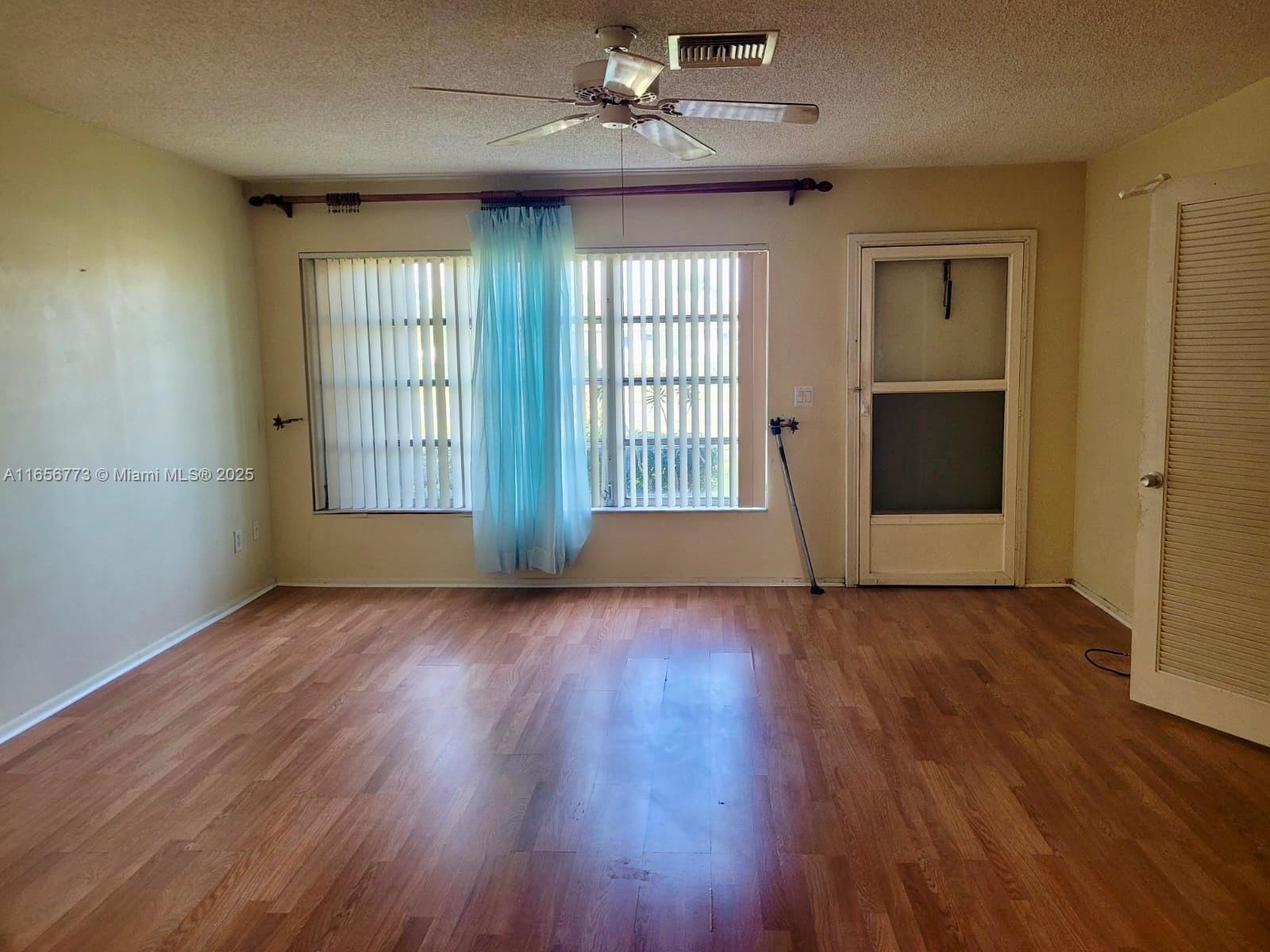 CRESTHAVEN CONDO TOWNHOME - Residential