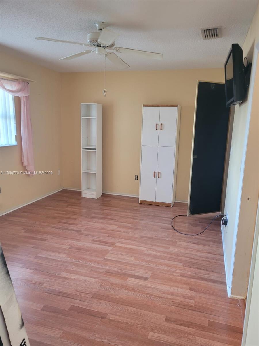 CRESTHAVEN CONDO TOWNHOME - Residential