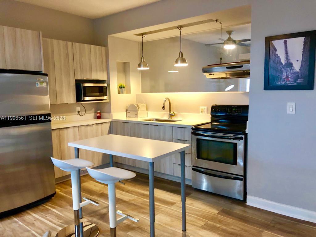 THE LESLIE CONDO - Residential