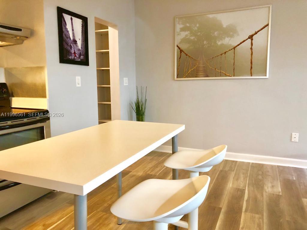 THE LESLIE CONDO - Residential