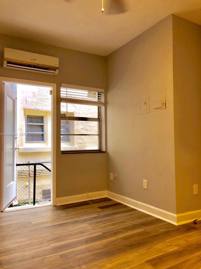 THE LESLIE CONDO - Residential