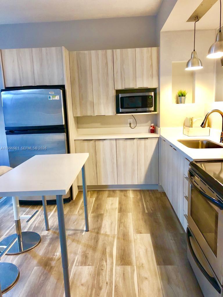 THE LESLIE CONDO - Residential