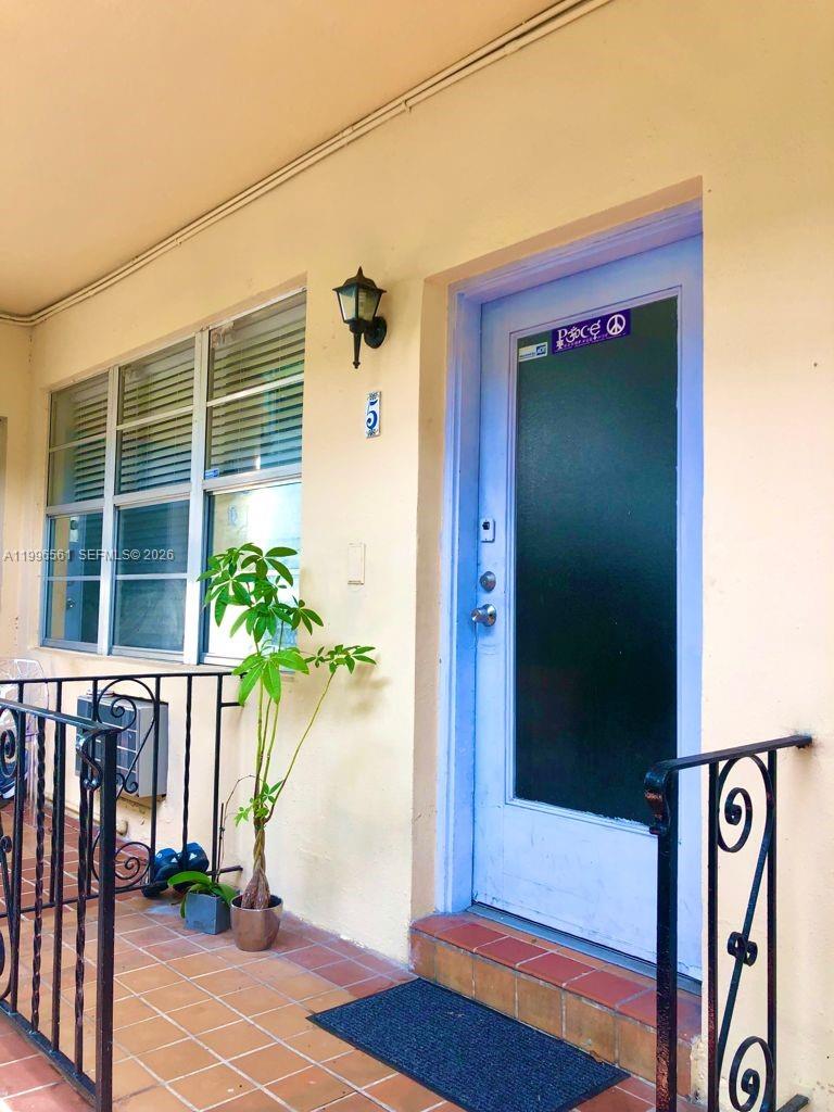 THE LESLIE CONDO - Residential