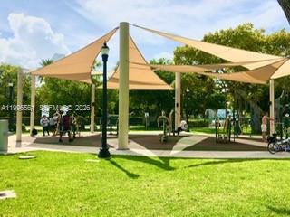 THE LESLIE CONDO - Residential