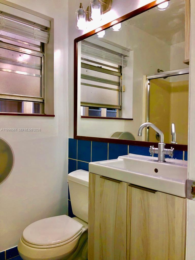 THE LESLIE CONDO - Residential