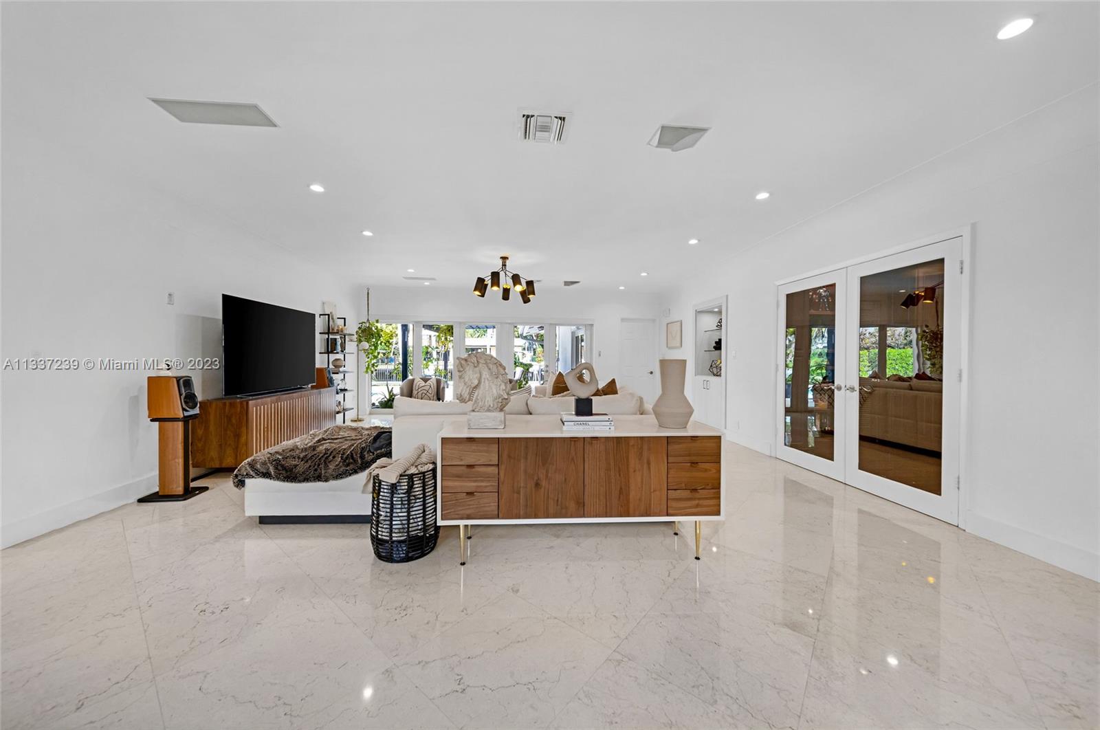 LUCILLE ISLAND - Residential