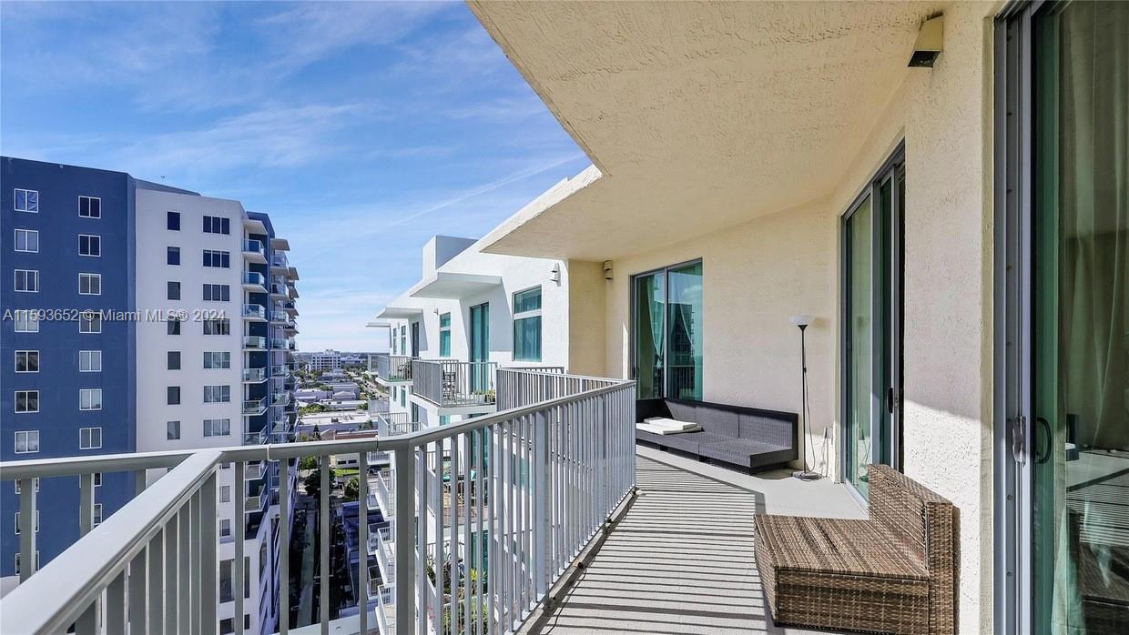 HOLLYWOOD STATION RES CON - Residential Lease