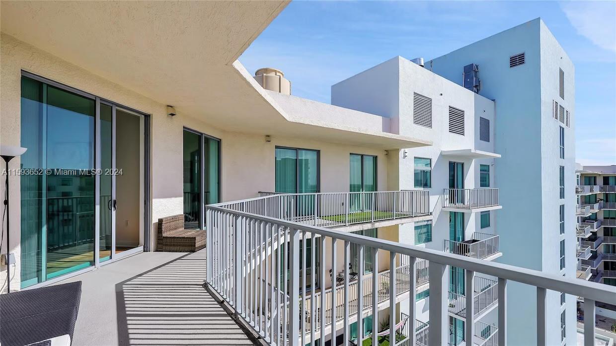 HOLLYWOOD STATION RES CON - Residential Lease