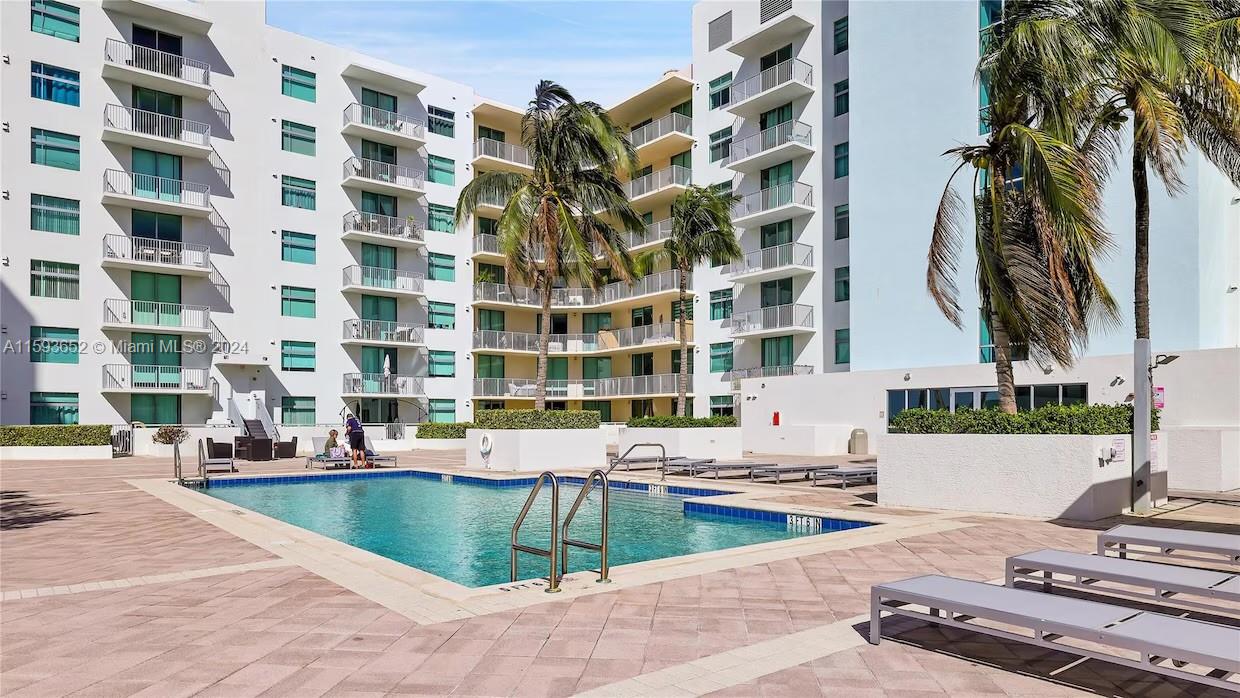 HOLLYWOOD STATION RES CON - Residential Lease
