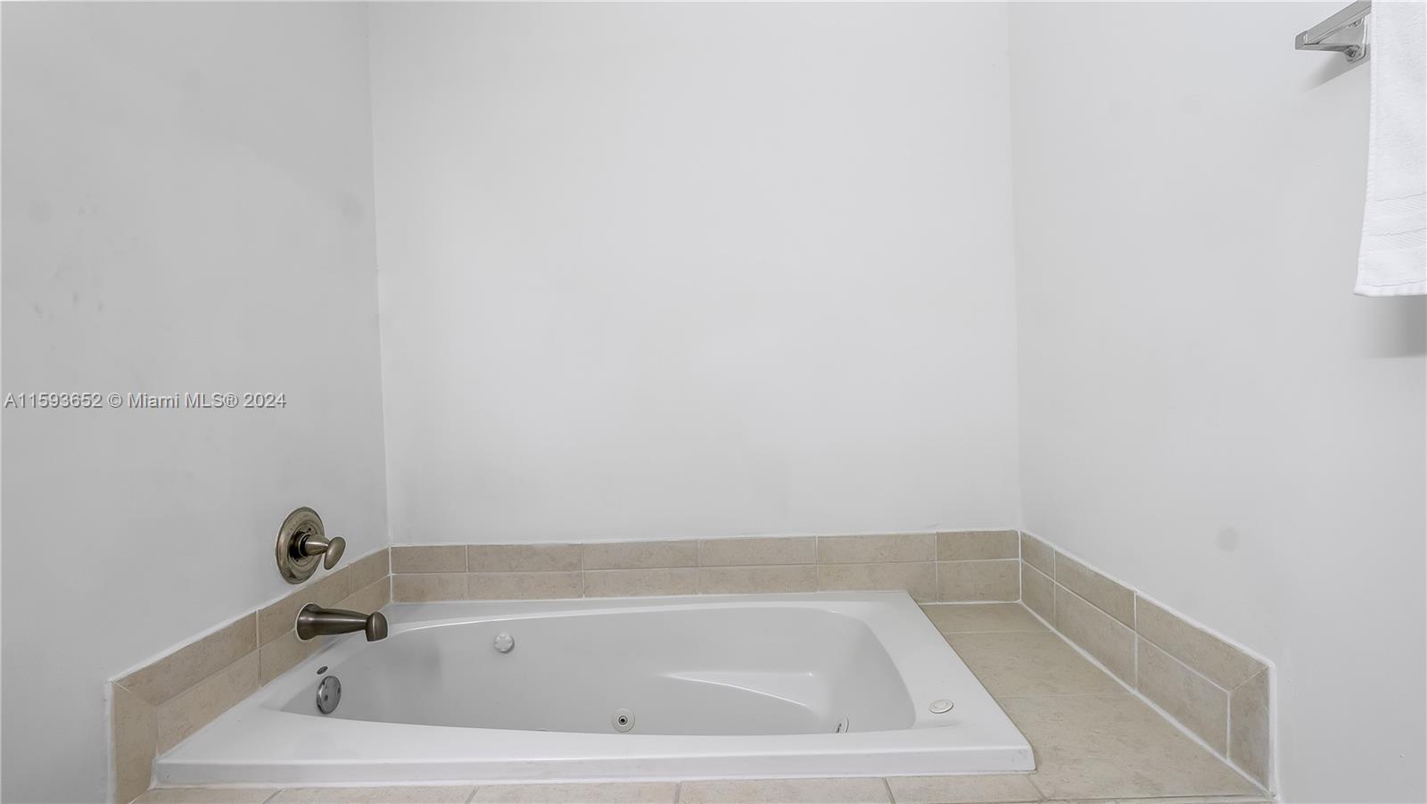 HOLLYWOOD STATION RES CON - Residential Lease