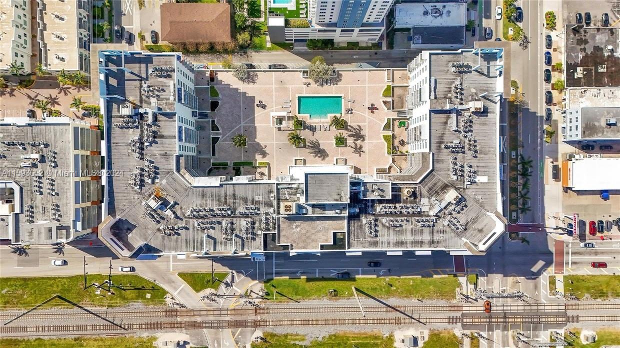 HOLLYWOOD STATION RES CON - Residential Lease