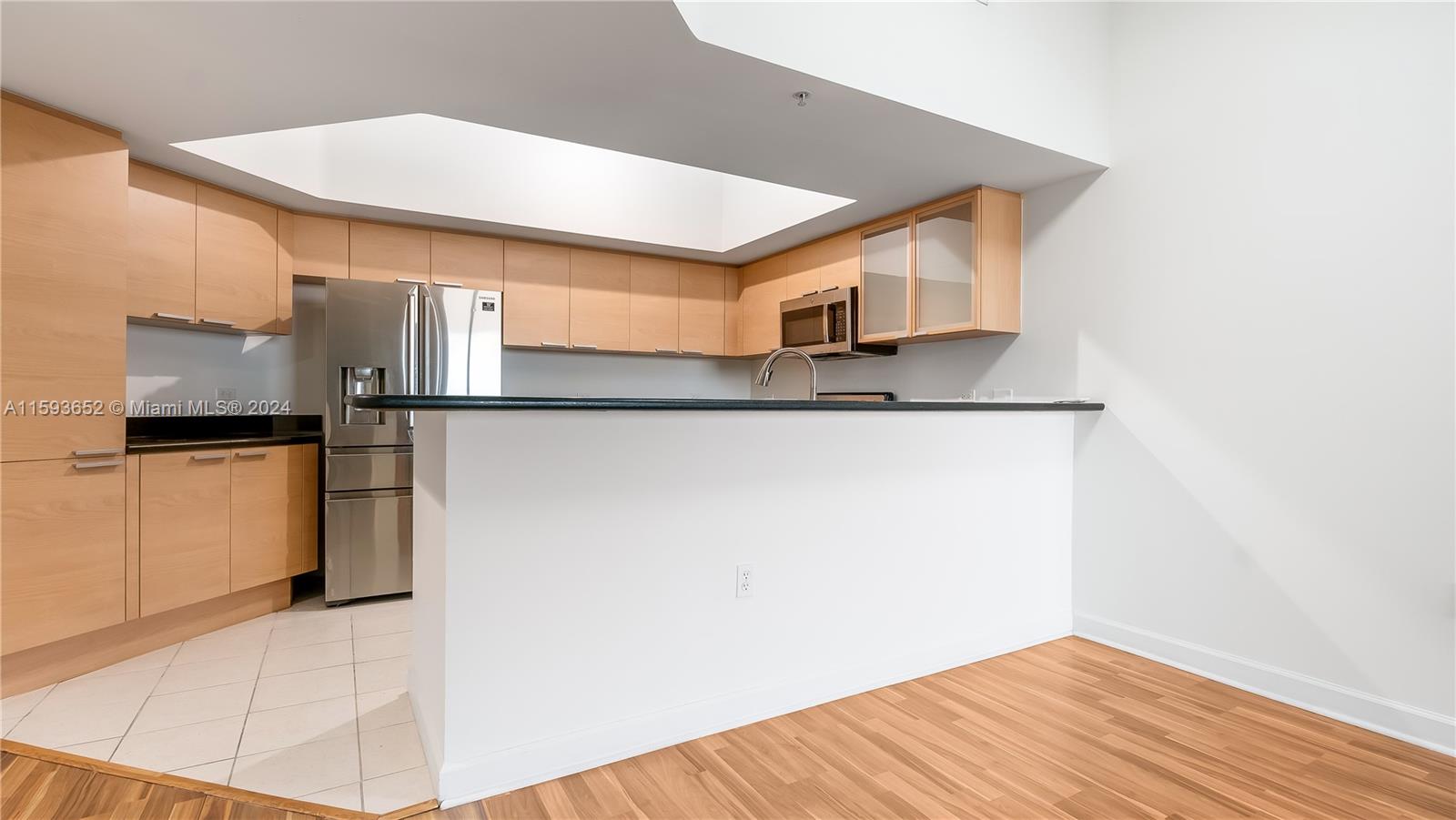 HOLLYWOOD STATION RES CON - Residential Lease