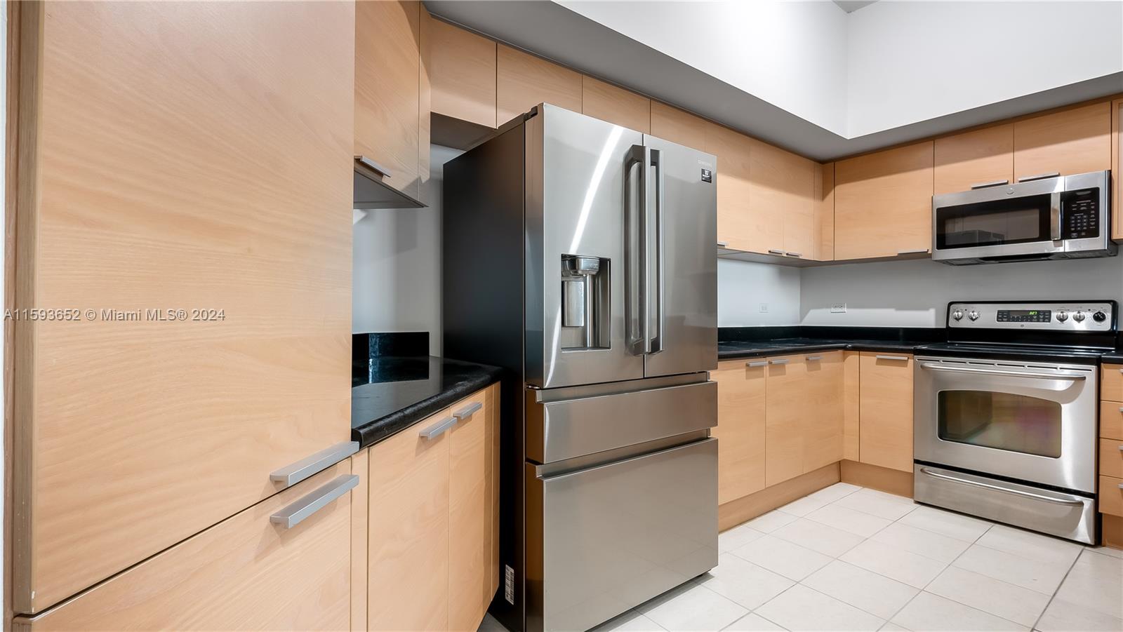 HOLLYWOOD STATION RES CON - Residential Lease