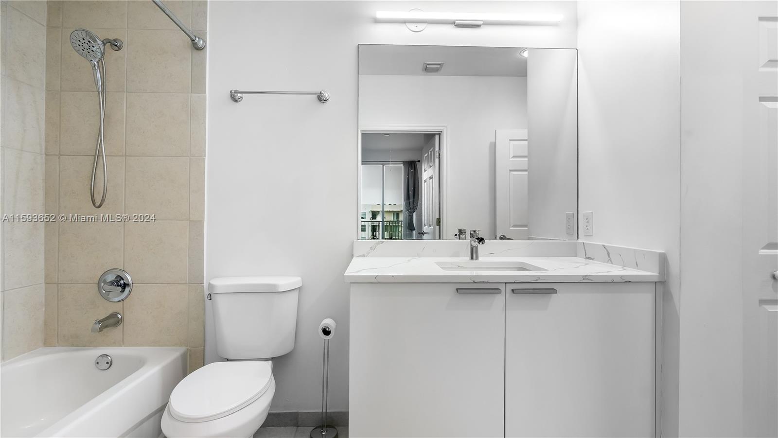HOLLYWOOD STATION RES CON - Residential Lease