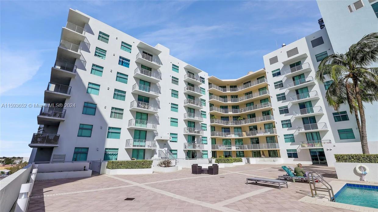 HOLLYWOOD STATION RES CON - Residential Lease