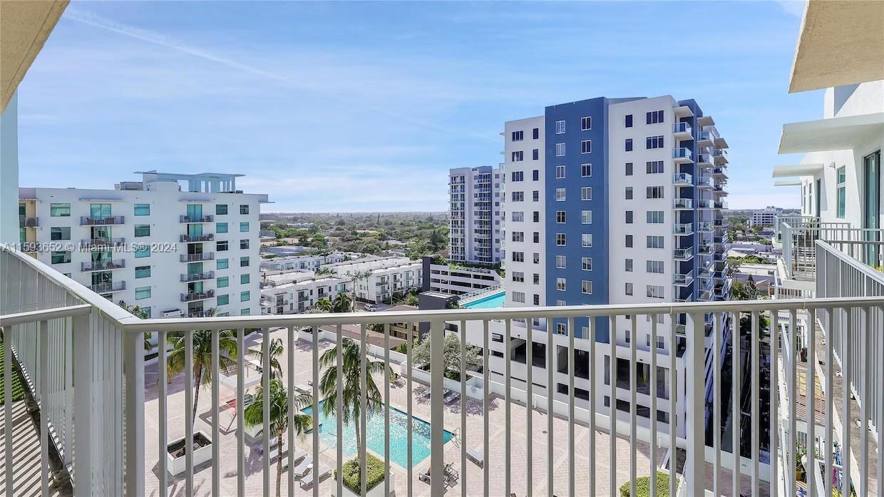 HOLLYWOOD STATION RES CON - Residential Lease