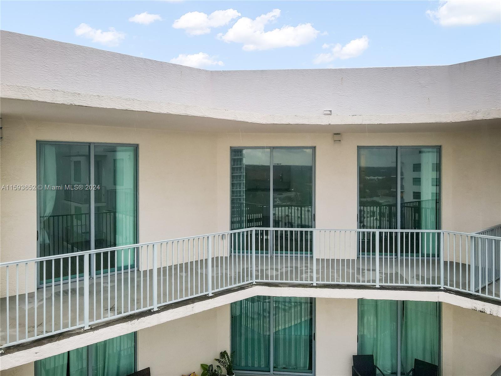 HOLLYWOOD STATION RES CON - Residential Lease