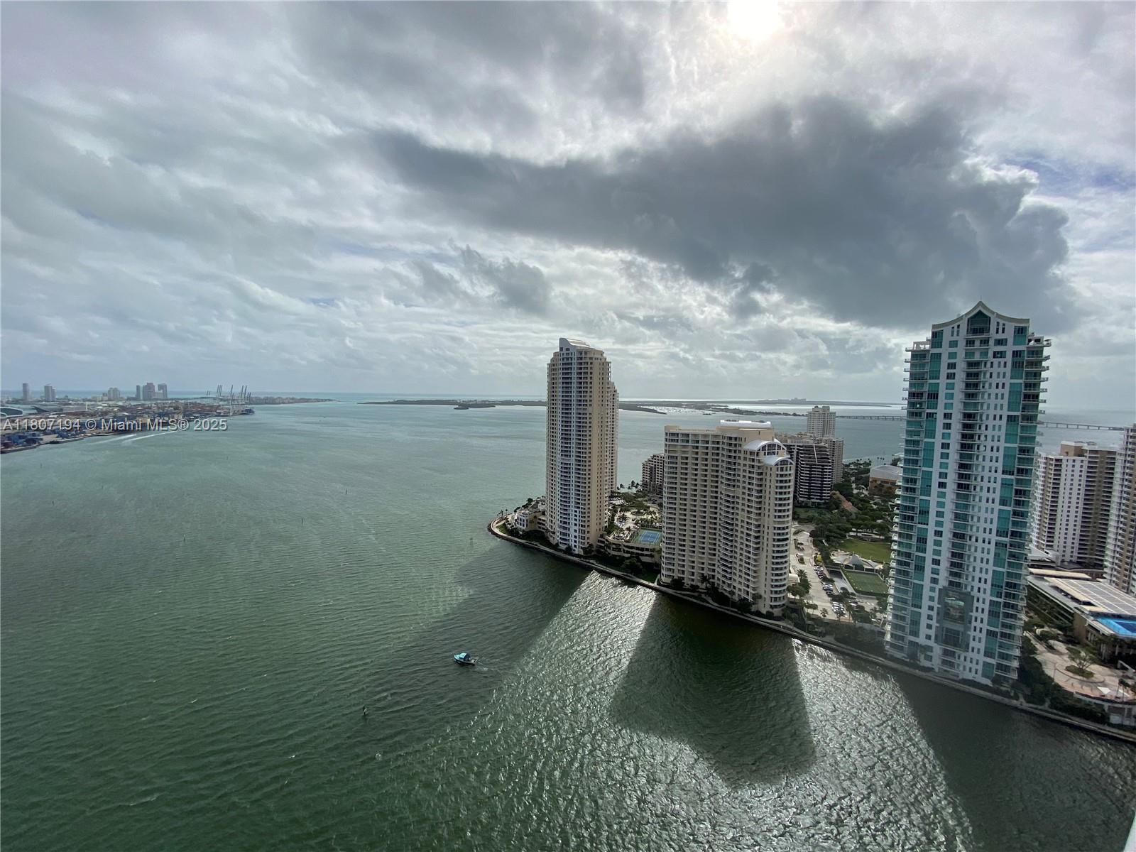 325 S Biscayne Blvd 3926, Miami, Broward County, Florida - 3 Bedrooms  
2 Bathrooms - 