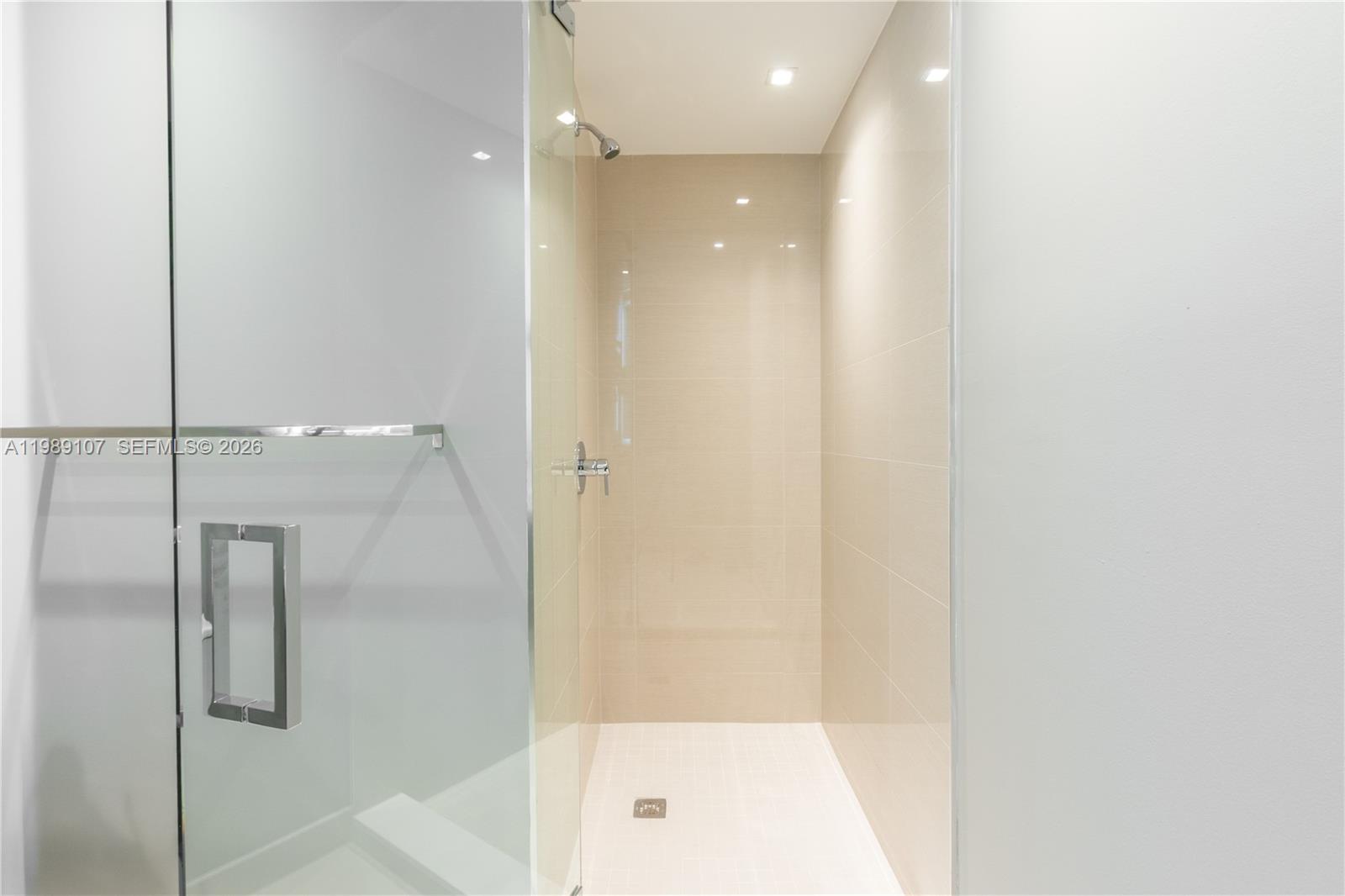 PARAMOUNT MIAMI WORLDCENT - Residential Lease